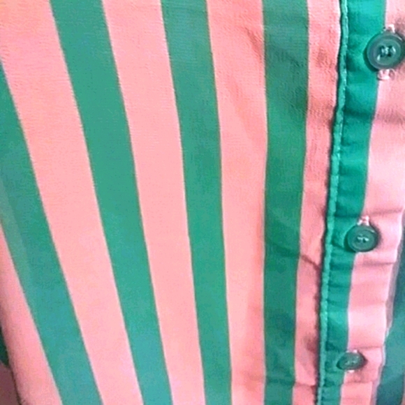 Pistachio and white top๐๐ - Picture 3 of 3